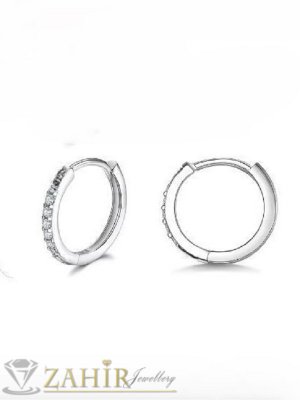 Тънки нежни халки от медицинска стомана 1,8 см с две лица с кристали, английско закопчаване ,не си сменят цвета- O3018